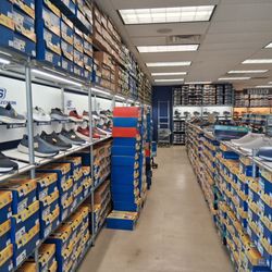 SKECHERS Warehouse Outlet