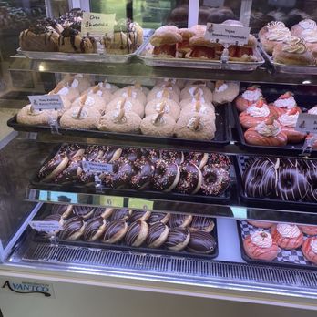 Blondie's Doughnuts - Doughnut Case part 1 - Donuts Near Me - Edgewater, Maryland