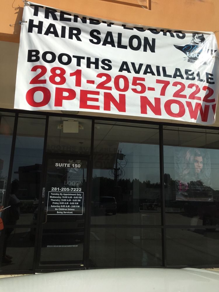 Trendy Looks Hair Studio Logo