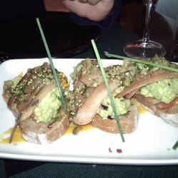 Abarca - Tosta de guacamole con sardina ahumada