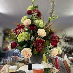 Daisy Mae Flower Shop - They have some beautiful items here