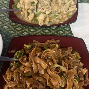 Spicy Thai Lao - Green curry with chicken Pad See Ewe with Beef - Thai Near Me - Burbank, Illinois Spicy Thai Lao - Green curry with chicken Pad See Ewe with Beef - Thai Near Me - Burbank, Illinois