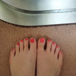 Pretty pink toes! Pretty pink toes!