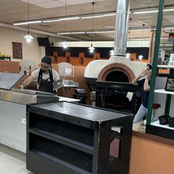 Tabon Bakery - Preparing the pizzas!