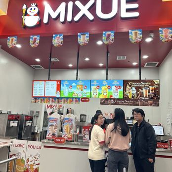 Mixue - Interior - Ice Cream & Frozen Yogurt Near Me - Los Angeles, California