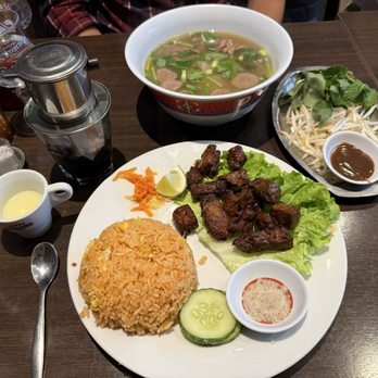 Dong Phat - pho tai nam bo vien and com bo luc lac - tastes good but not authentic Vietnamese cuisine - Vietnamese Near Me - Paris, 75 Dong Phat - pho tai nam bo vien and com bo luc lac - tastes good but not authentic Vietnamese cuisine - Vietnamese Near Me - Paris, 75