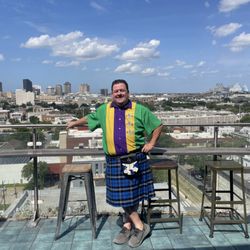 The Driving Scotsman - In my Mardi Gras Top and kilt !