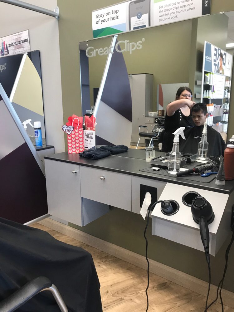 GREAT CLIPS HAMBURG Updated October 2024 5350 Southwestern Blvd