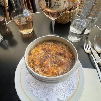 Bistrot Richelieu - Onion Soup Au Gratin - French Near Me - Paris, 01 Bistrot Richelieu - Onion Soup Au Gratin - French Near Me - Paris, 01
