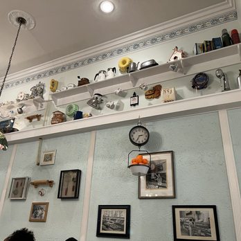 MeeMa’s - More ambiance - place has ambiance for days! - Breakfast & Brunch Near Me - Long Beach, California