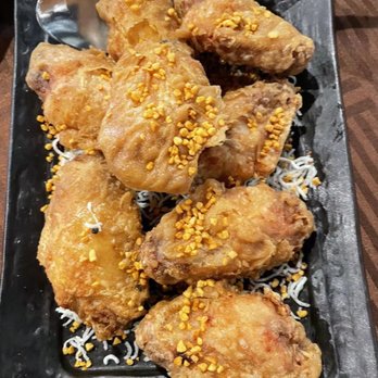 King Restaurant & Bar - Deep fried chicken wings with pepper salt - Bars Near Me - Honolulu, Hawaii