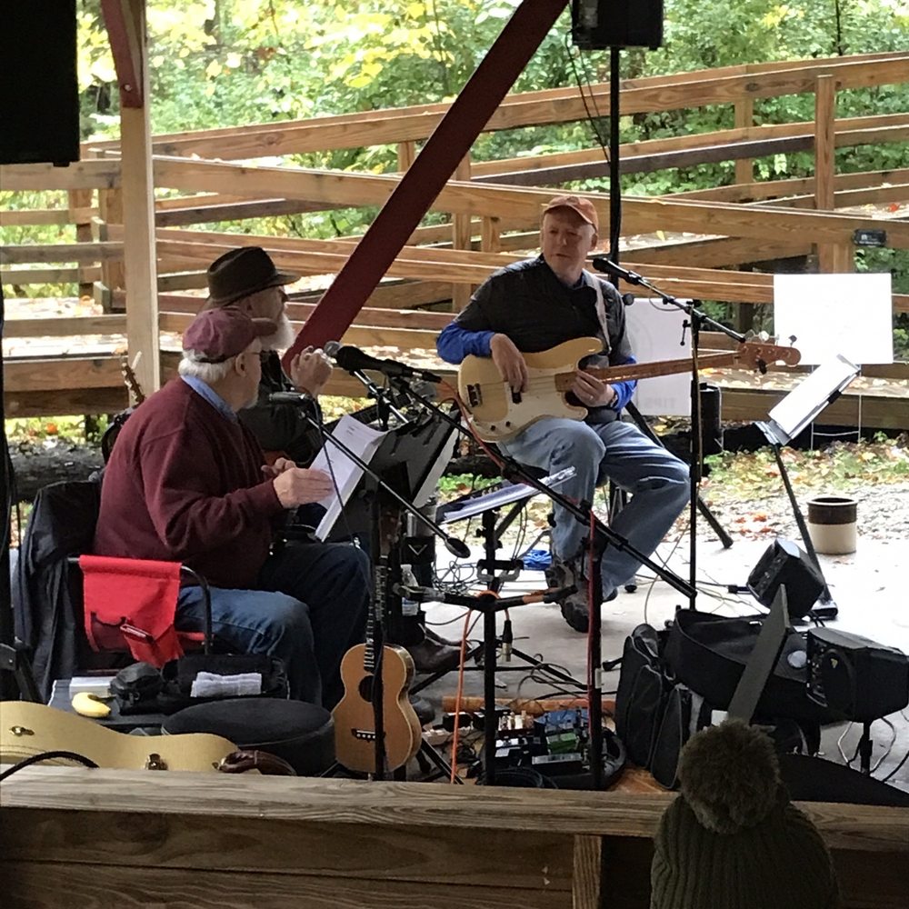 Live music! Live music!
