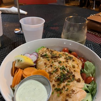Slapfish - Fish of the day salad with grilled salmon - Seafood Near Me - Indianapolis, Indiana