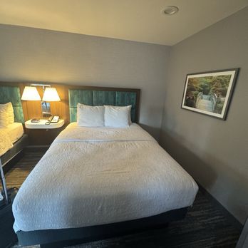 Hampton Inn Spokane - Hotels Near Me - Spokane, Washington
