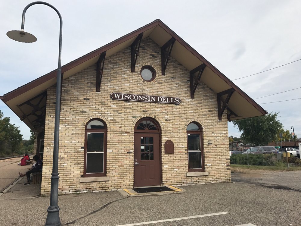 AMTRAK Updated September 2024 100 La Crosse St, Wisconsin Dells, Wisconsin Train Stations