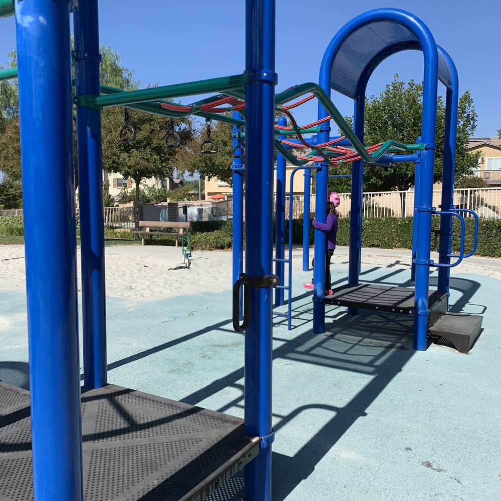 Blackmore Ranch Park - Low key neighborhood hood park with shaded pick nick tables and huge sand box. No slide, but 2 swings! - Parks Near Me - Murrieta, California
