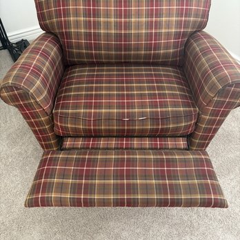 Oxi Fresh Carpet Cleaning - Clean chair. - Carpet Cleaning Near Me Oxi Fresh Carpet Cleaning - Clean chair. - Carpet Cleaning Near Me