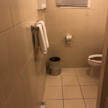 Richmond Hill Inn - Two towels for the whole stay. No hand towels or wash cloths. - Hotels Near Me - Richmond Hill, Ontario Richmond Hill Inn - Two towels for the whole stay. No hand towels or wash cloths. - Hotels Near Me - Richmond Hill, Ontario
