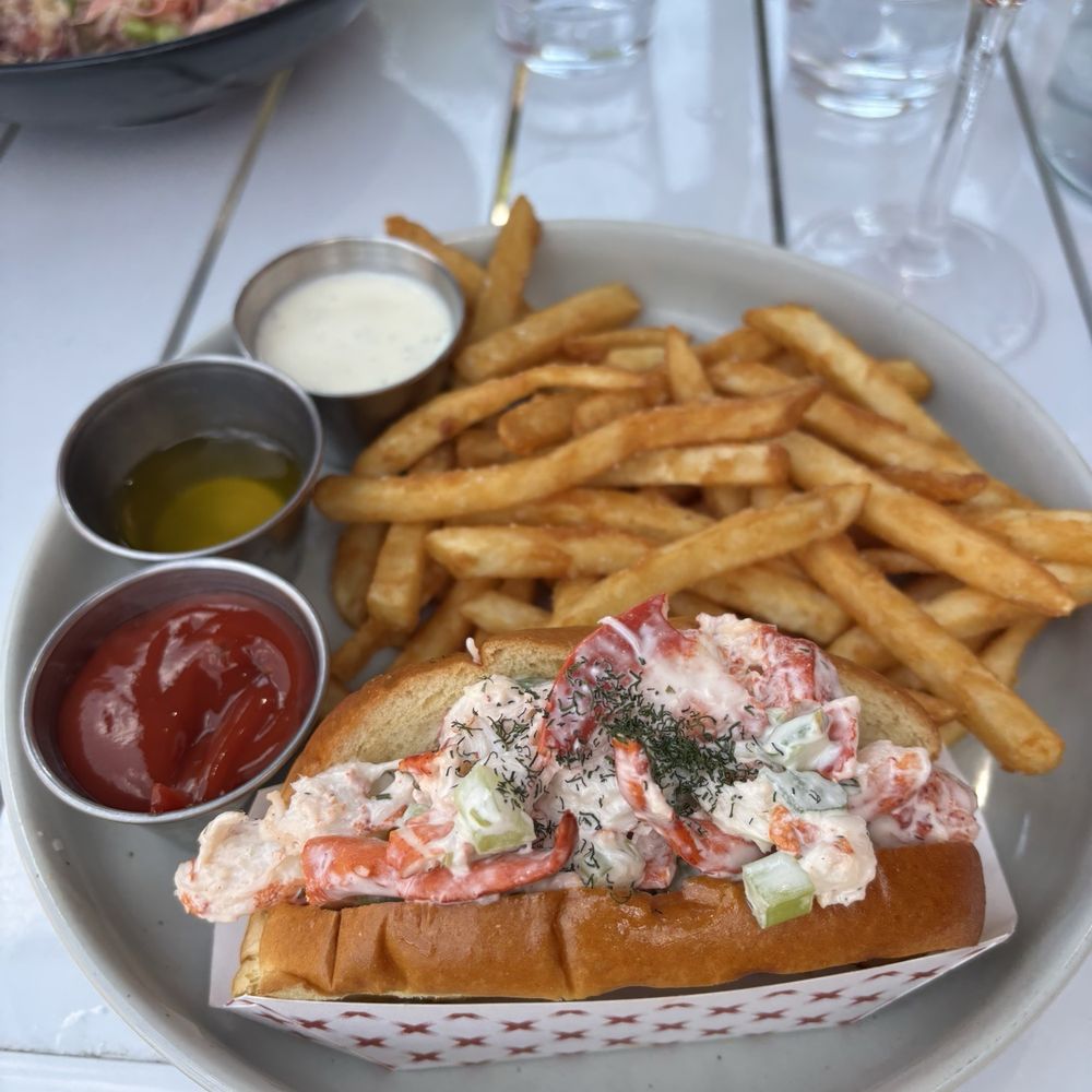Noah’s 63 main - Cold Lobster Roll - Salad Near Me - Essex, Connecticut