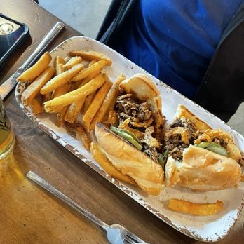 Strap Tank Brewery - Pulled Pork with fries - Breweries Near Me - St. George, Utah
