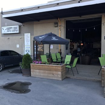 Happy Goat Coffee Company - Outside patio in the summer - Coffee & Tea Near Me - Ottawa, Ontario