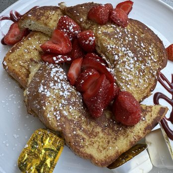 Swamis Cafe - French Toast with Strawberries - Breakfast & Brunch Near Me - Escondido, California Swamis Cafe - French Toast with Strawberries - Breakfast & Brunch Near Me - Escondido, California