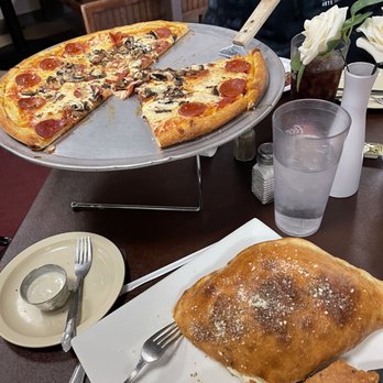 Genovas Italian Restaurant & Pizza - Pizza and Stromboli - Pizza Near Me - Burkburnett, Texas Genovas Italian Restaurant & Pizza - Pizza and Stromboli - Pizza Near Me - Burkburnett, Texas