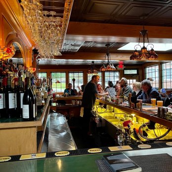 Kipling’s Tavern - Brian working his magic! - American Near Me - Brattleboro, Vermont