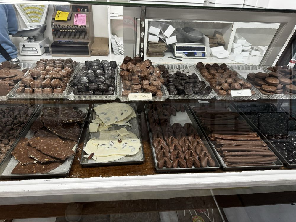 Widman Candy Shop Logo