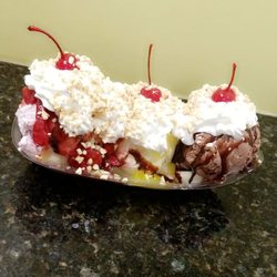 Frosty's Freezer and Pizzeria - Banana Split