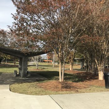 Rest Area No 13 Northbound - Picnic Benches to seat and eat. - Rest Stops Near Me - Vienna, Georgia