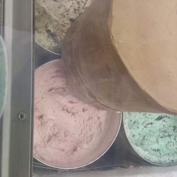 Baskin Robbins - You just tainted the icecream with the dirty bottoms of the containers.  GROSS!!! - Ice Cream & Frozen Yogurt Near Me - Millbrae, California