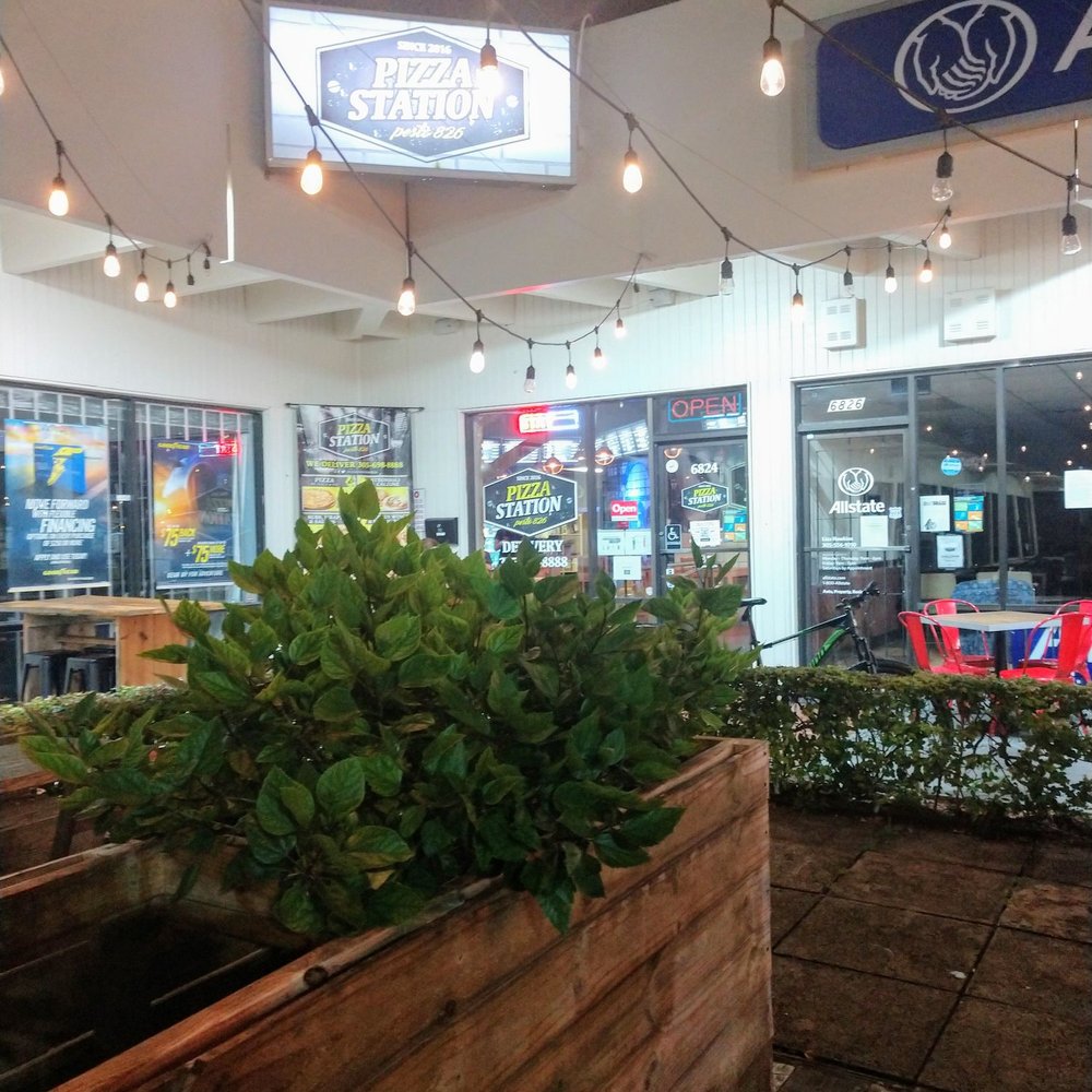 Pizza Station 826 - Outside seating area - Pizza Near Me - Hialeah, Florida Pizza Station 826 - Outside seating area - Pizza Near Me - Hialeah, Florida