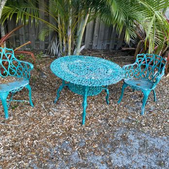 The Cottages on the Key - So much debris all over the year, we had to clean up every day. - Vacation Rentals Near Me - Siesta Key, Florida