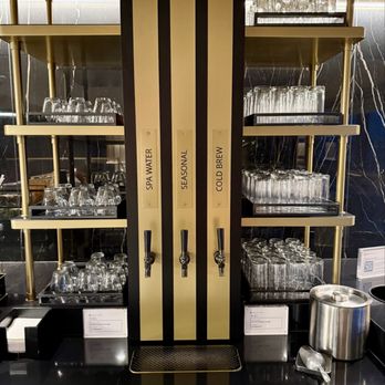 Etihad Lounge - Drinks - Airport Lounges Near Me - Dulles, Virginia