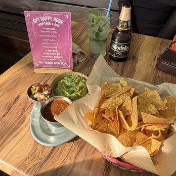 Blue Plate Taco - Guacamole and chips - Tacos Near Me - Santa Monica, California Blue Plate Taco - Guacamole and chips - Tacos Near Me - Santa Monica, California