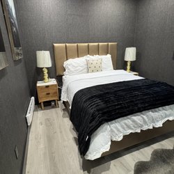 Merlo's Paint & Wallpaper