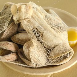 Lanthiers Grove - 1 dozen steamed clams w/ melted butter.