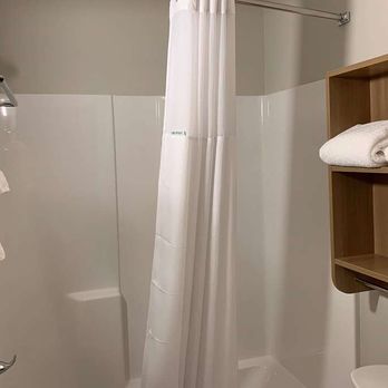 Microtel By Wyndham - Guest room bath - Hotels Near Me - Woodland Park, Colorado Microtel By Wyndham - Guest room bath - Hotels Near Me - Woodland Park, Colorado