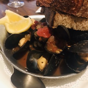 Shaw's Crab House - Seafood Near Me - Chicago, Illinois