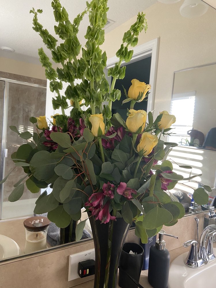 CLEARWATER BEACH FLOWERS Updated May 2024 19 Photos 1261 Gulf Blvd, Clearwater Beach