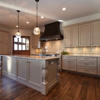 Universal Designs by Deanna Cash - The custom hood is the statement piece of this kitchen. - Interior Design Near Me - Northbrook, Illinois Universal Designs by Deanna Cash - The custom hood is the statement piece of this kitchen. - Interior Design Near Me - Northbrook, Illinois