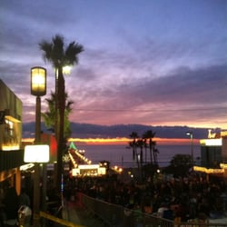 Manhattan Beach Holiday Fireworks Festival - View of the strand