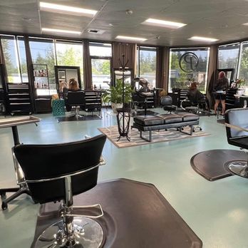 Platinum Studio Salon - Open concept salon atmosphere - Hair Salons Near Me - Everett, Washington Platinum Studio Salon - Open concept salon atmosphere - Hair Salons Near Me - Everett, Washington