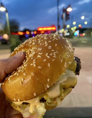 Main Burger by null