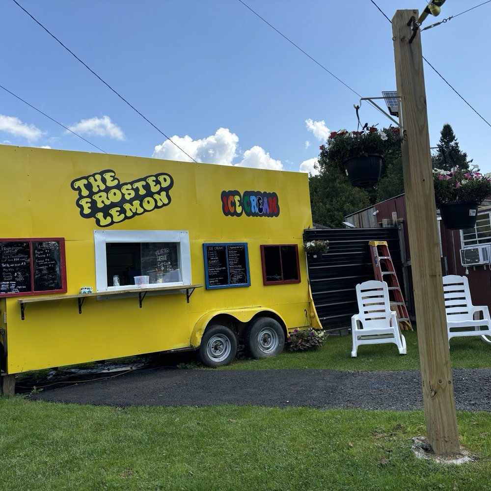 Tin Shed Grill - Right next to the Tin Shed Grill stands this lemonade stand. - Tacos Near Me - Derby, Vermont Tin Shed Grill - Right next to the Tin Shed Grill stands this lemonade stand. - Tacos Near Me - Derby, Vermont