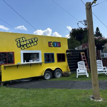 Tin Shed Grill - Right next to the Tin Shed Grill stands this lemonade stand. - Tacos Near Me - Derby, Vermont