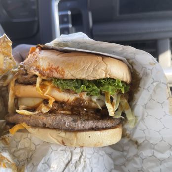 Abe's Bar-B-Q - Big Abe Chili cheese burger did not disappoint!!!! - Barbeque Near Me - Clarksdale, Mississippi