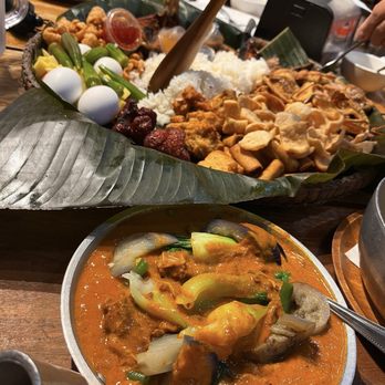 Isla Restaurant - Family dinner! Wow! Huge plate was only $90! - Filipino Near Me - Newark, California
