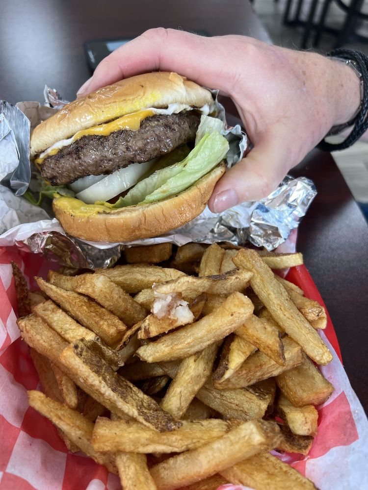 The Country Store Logo